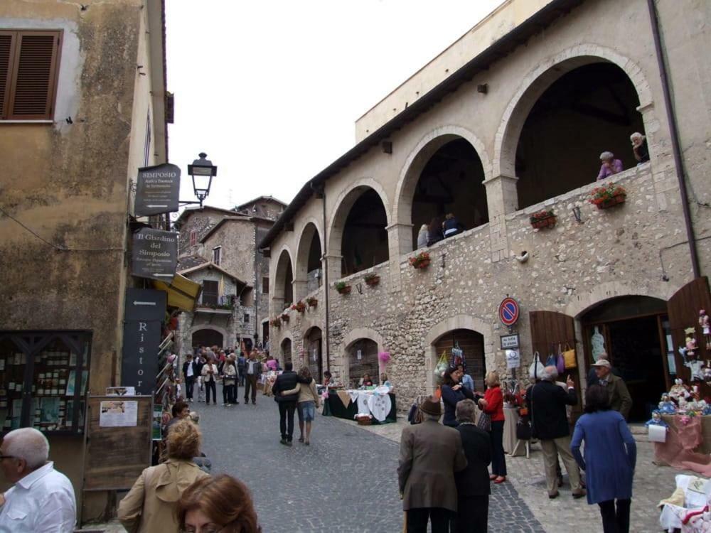 A Casa Di Lino Apartment Sermoneta Exterior photo